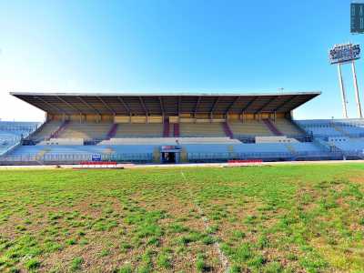 ...(che presenta ancora l�antica tettoia)...